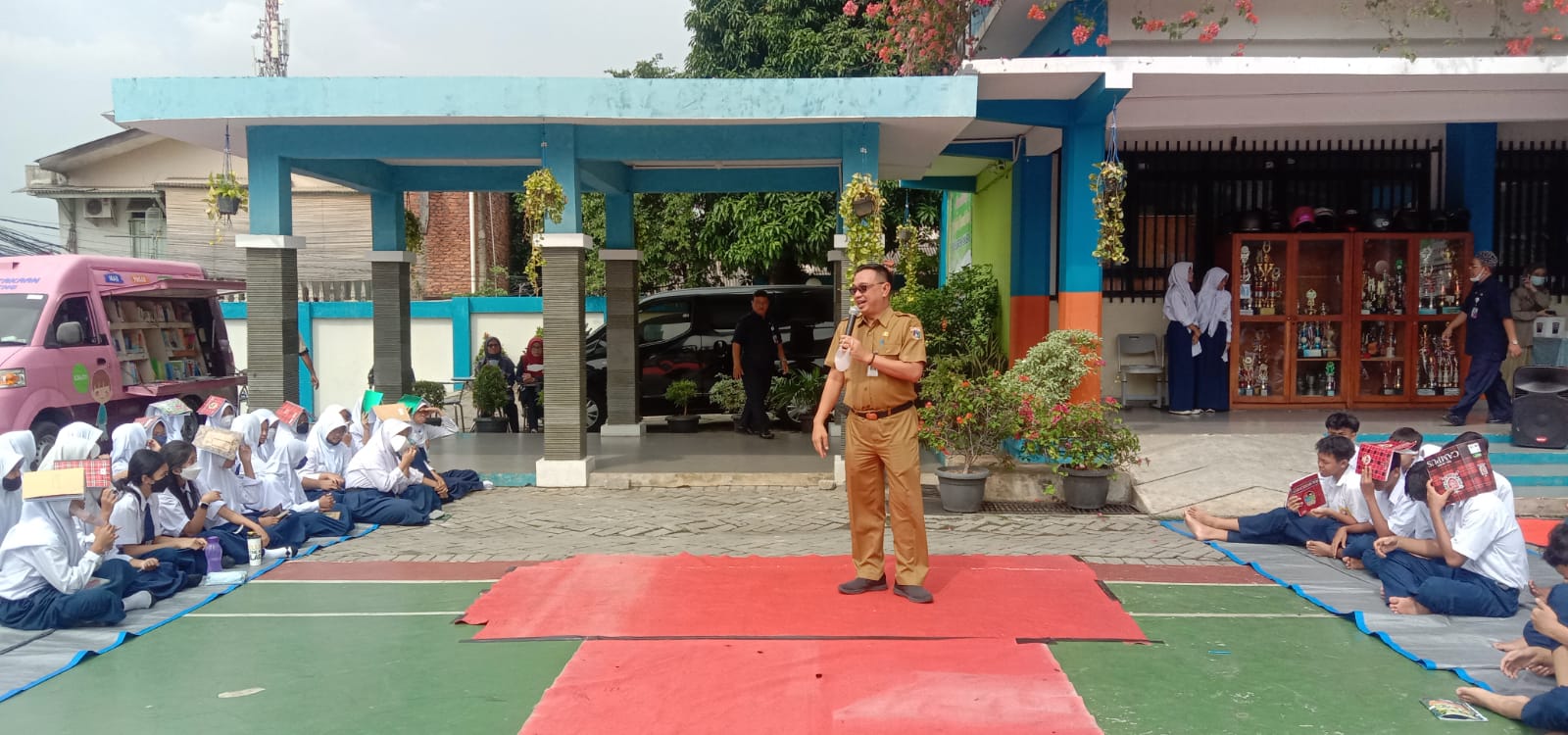 KETUPAT BETAWI : Ketemu Pemustaka Bareng Team Wisata Literasi Di SMPN 38 Jakarta